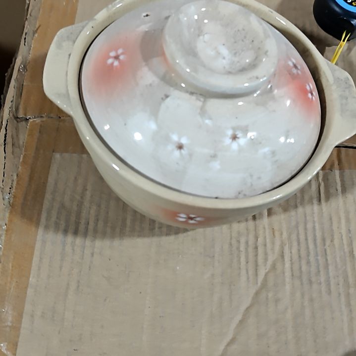 摆件盘子碗茶壶啥都有