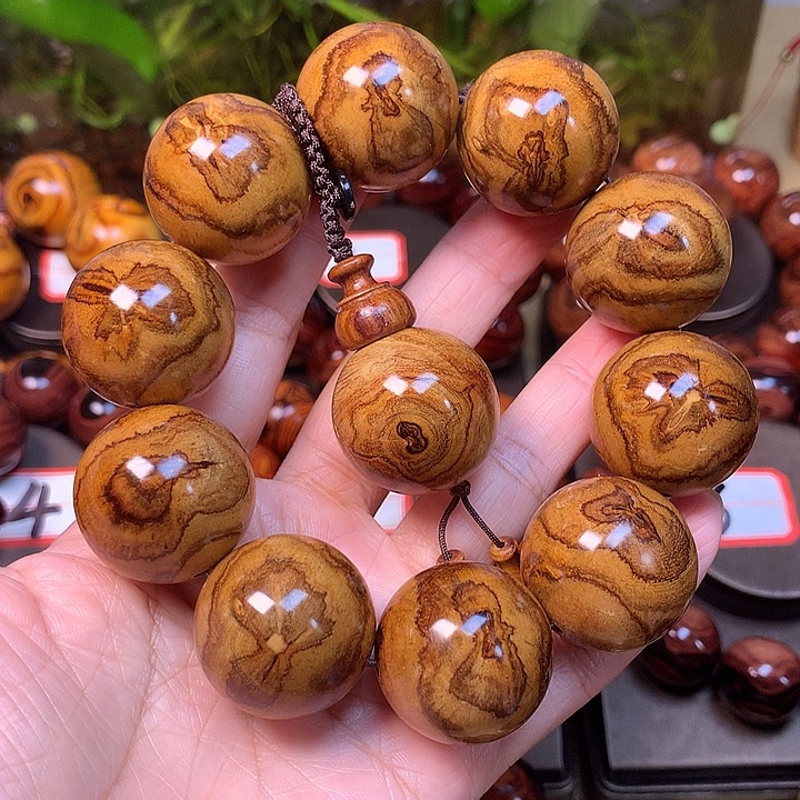 郑***热花梨木类黄金底花梨