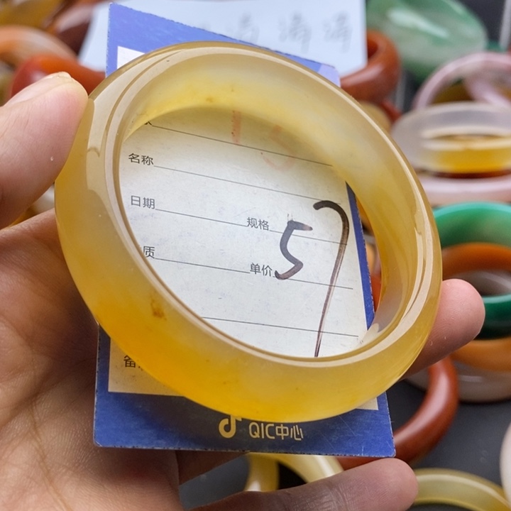 石英质玉手镯未镶嵌