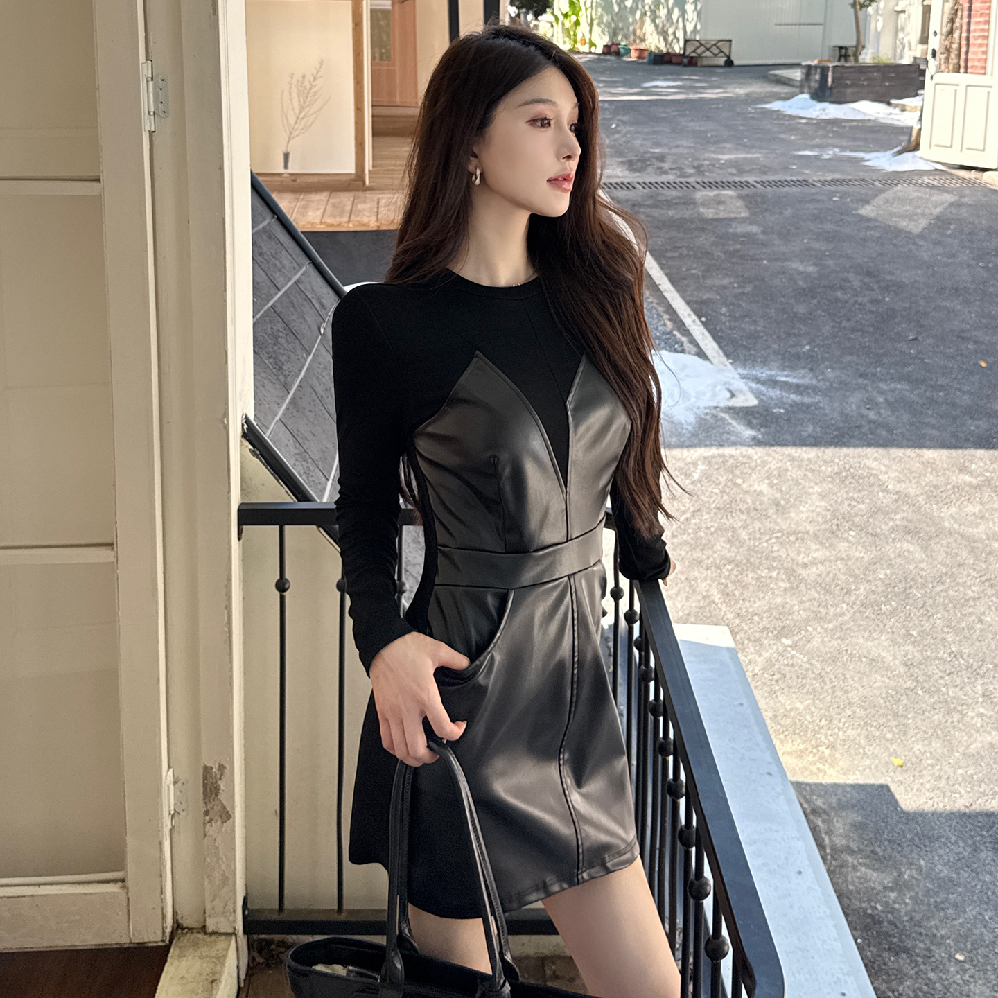 秋季简约黑色拼接连衣裙2025新款修身显瘦百搭秋冬内搭连衣裙