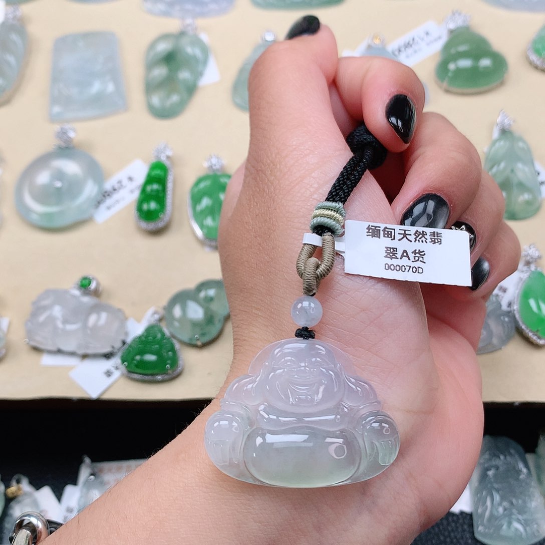 翡翠颈饰未镶嵌佛公