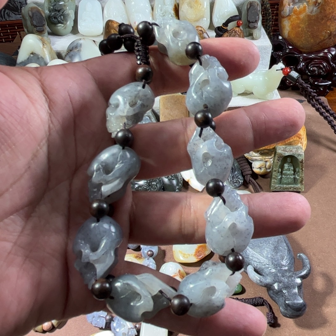 和田玉未镶嵌把件