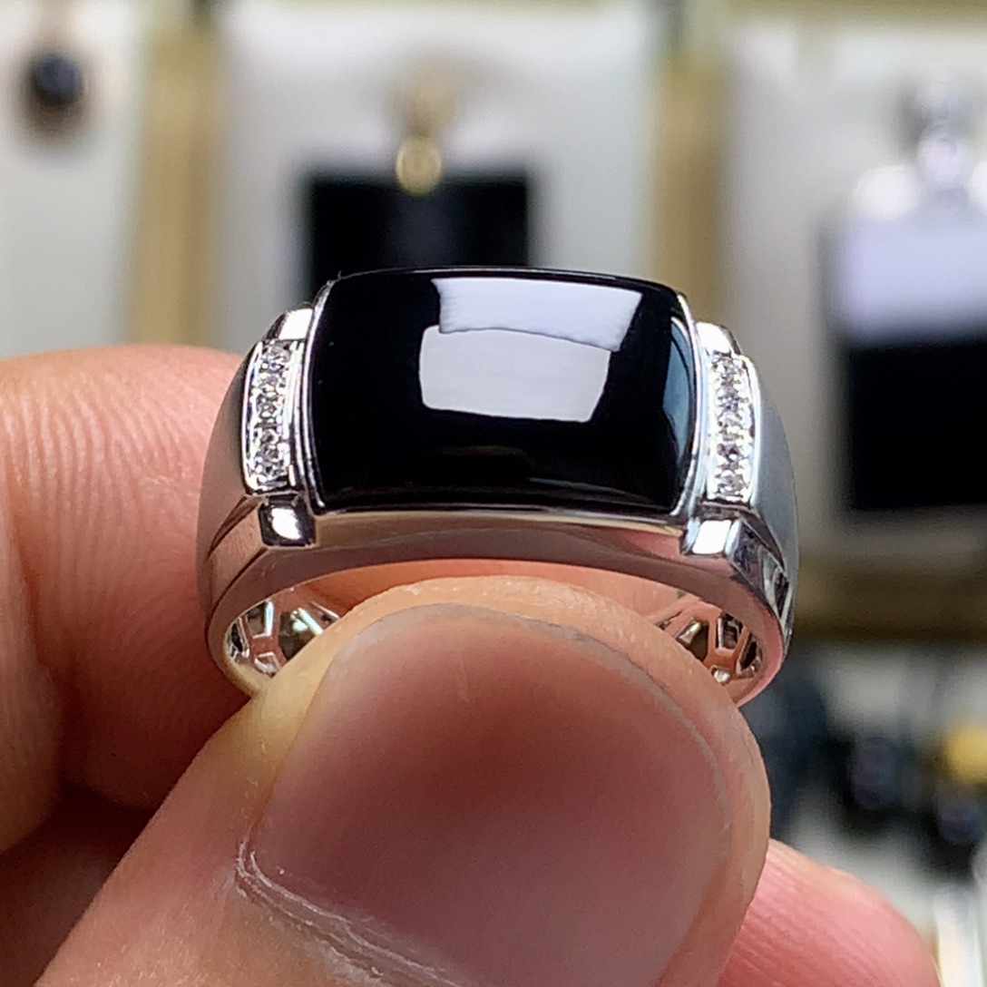 18K金镶嵌戒指翡翠墨翠戒指