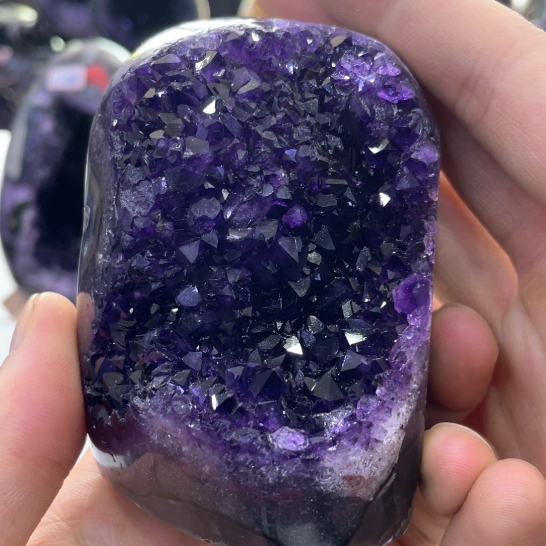 未镶嵌水晶大型摆件（非配饰）