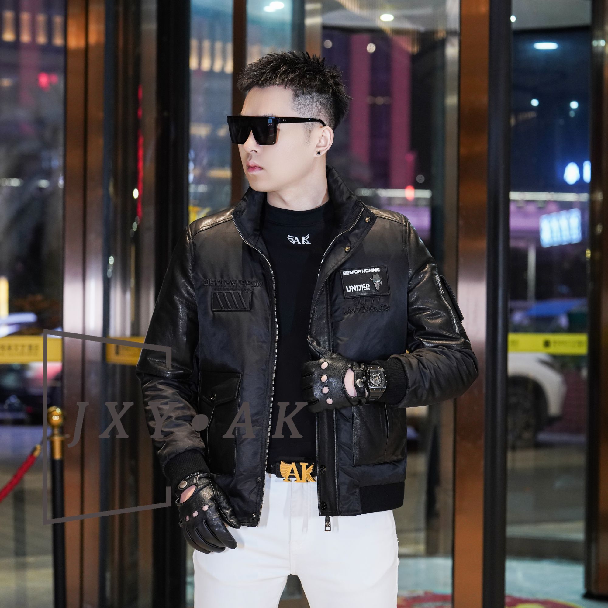 男士2025冬季新款立领防寒保暖鸭绒服重工刺绣拼接山羊皮潮流外套