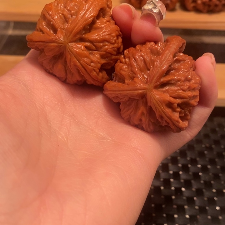 吊坠文玩核桃牙*黑核桃。白狮子。40.41尺