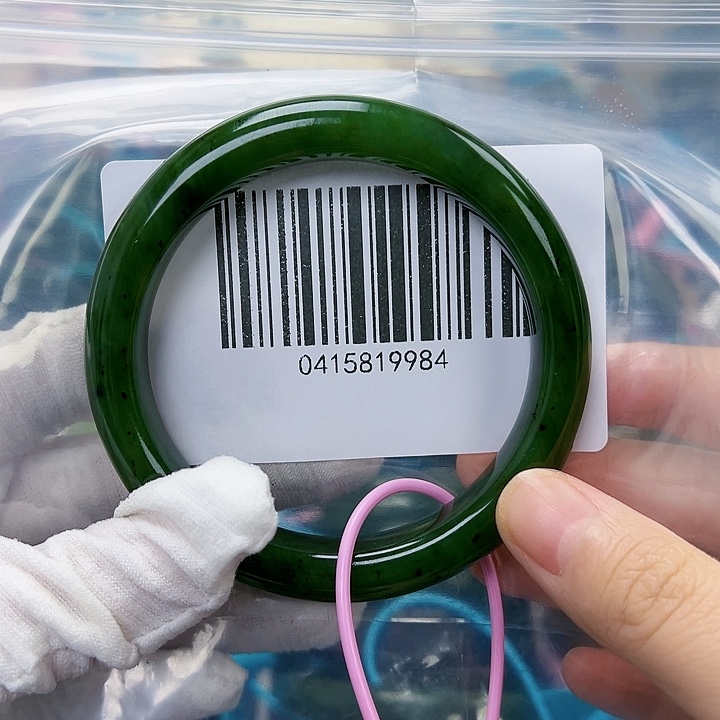 和田玉未镶嵌手镯微瑕6061