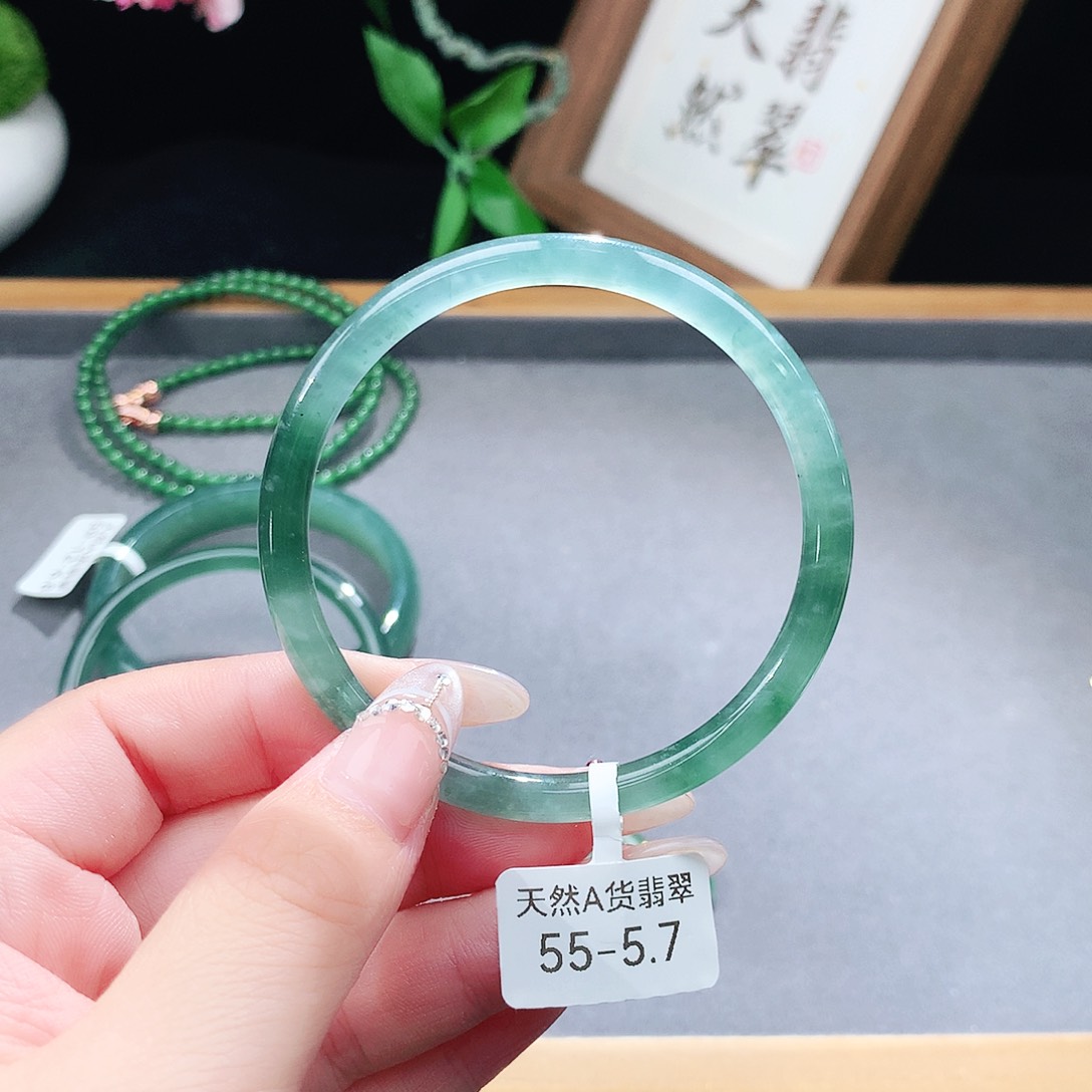 翡翠手镯（圆镯）未镶嵌