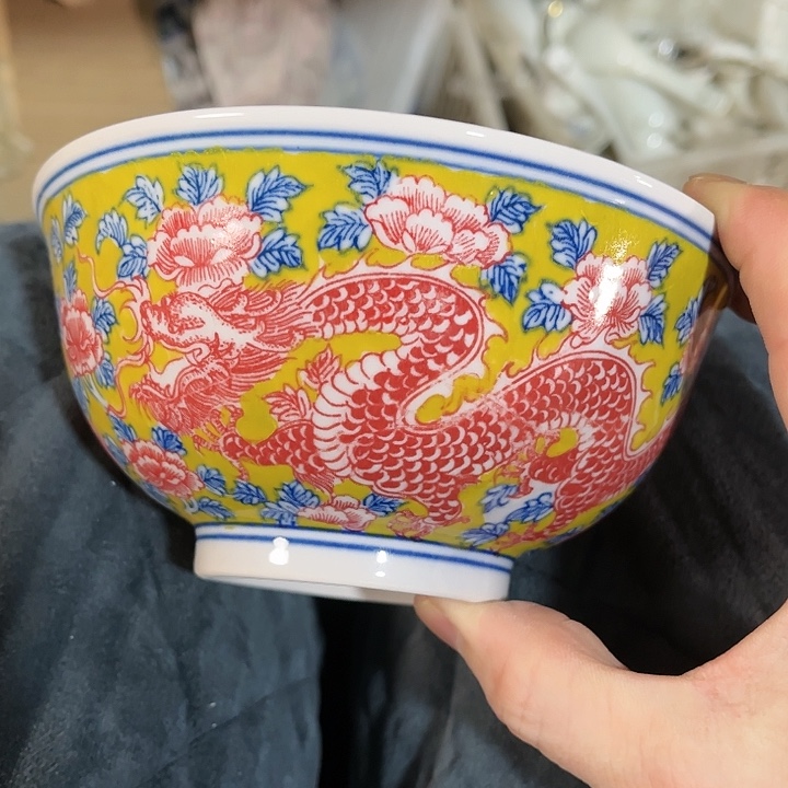 瓷片/////直径15厘米。红。