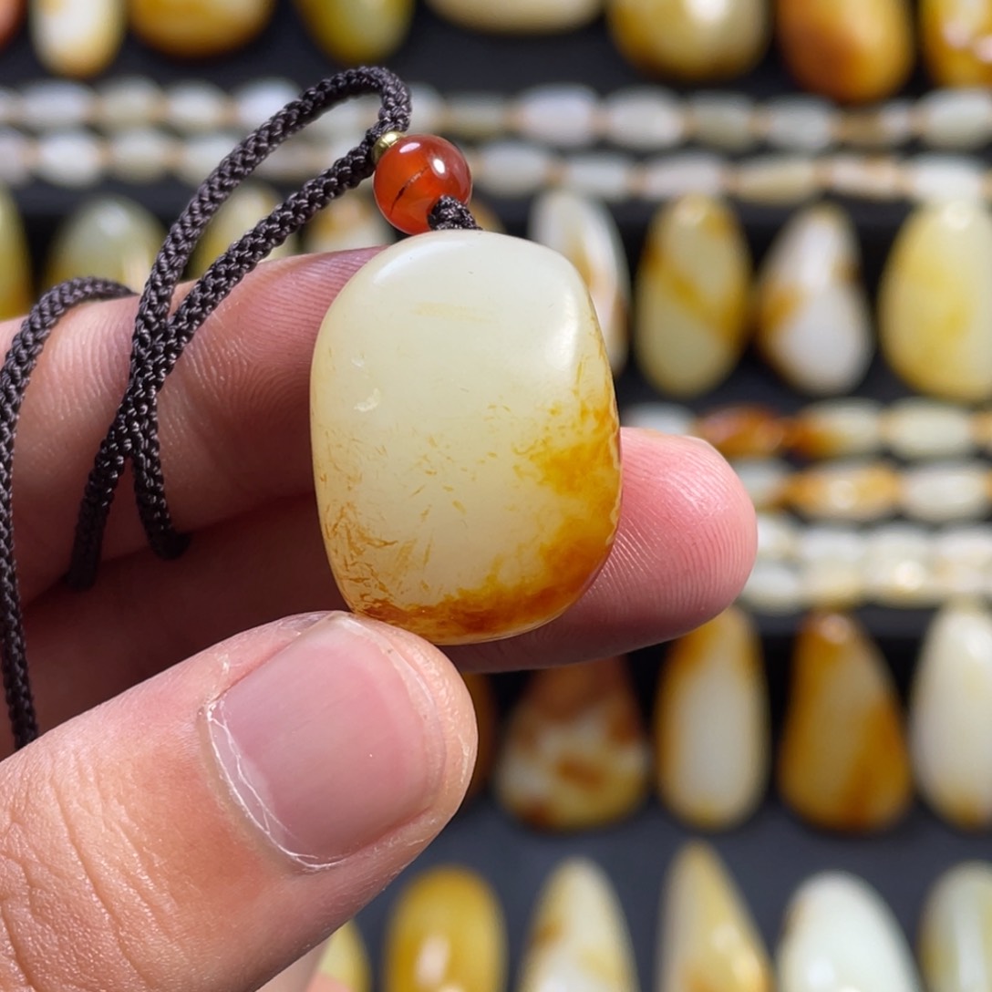 和田玉颈饰未镶嵌