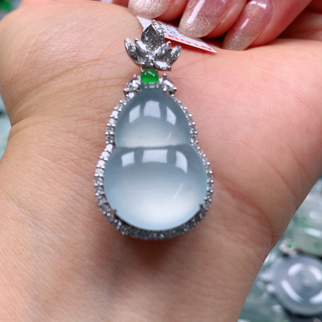 翡翠颈饰18K金镶嵌天然翡翠