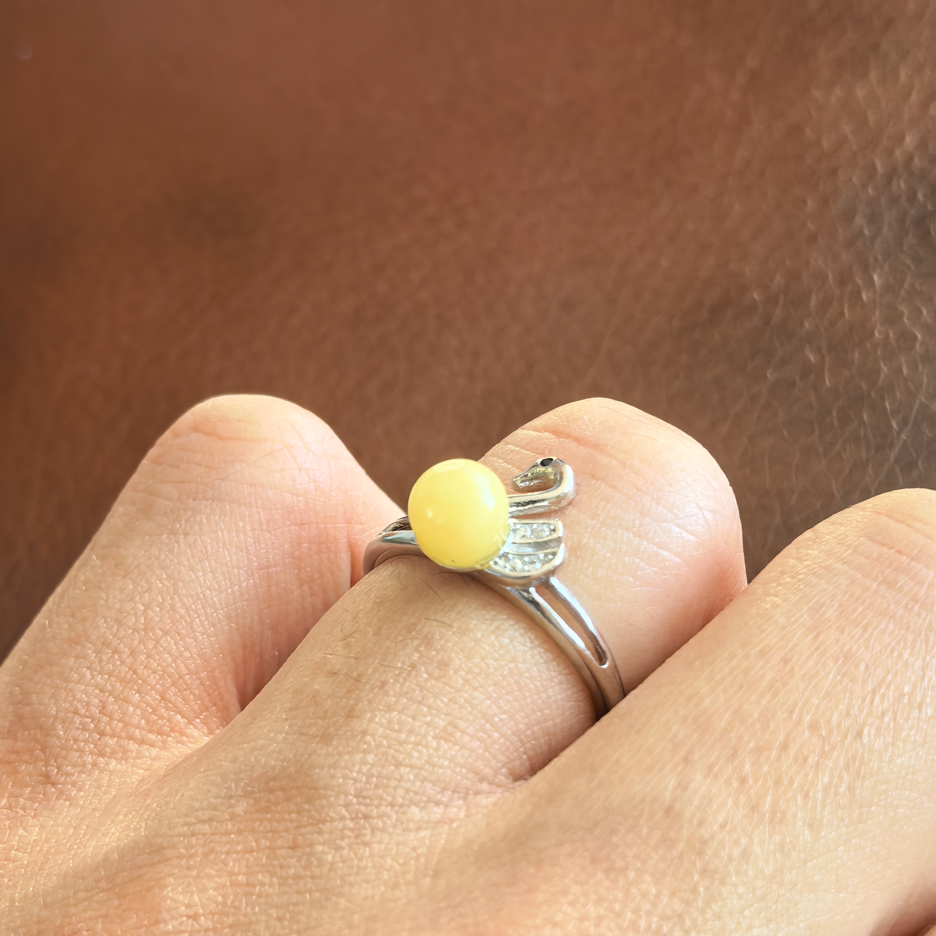 蜜蜡戒指小天鹅好看表姐妹里