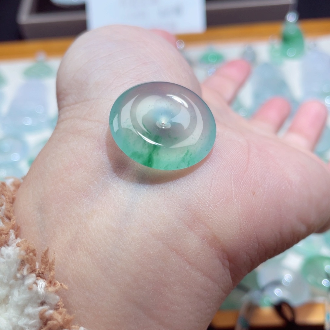 颈饰未镶嵌翡翠平安扣