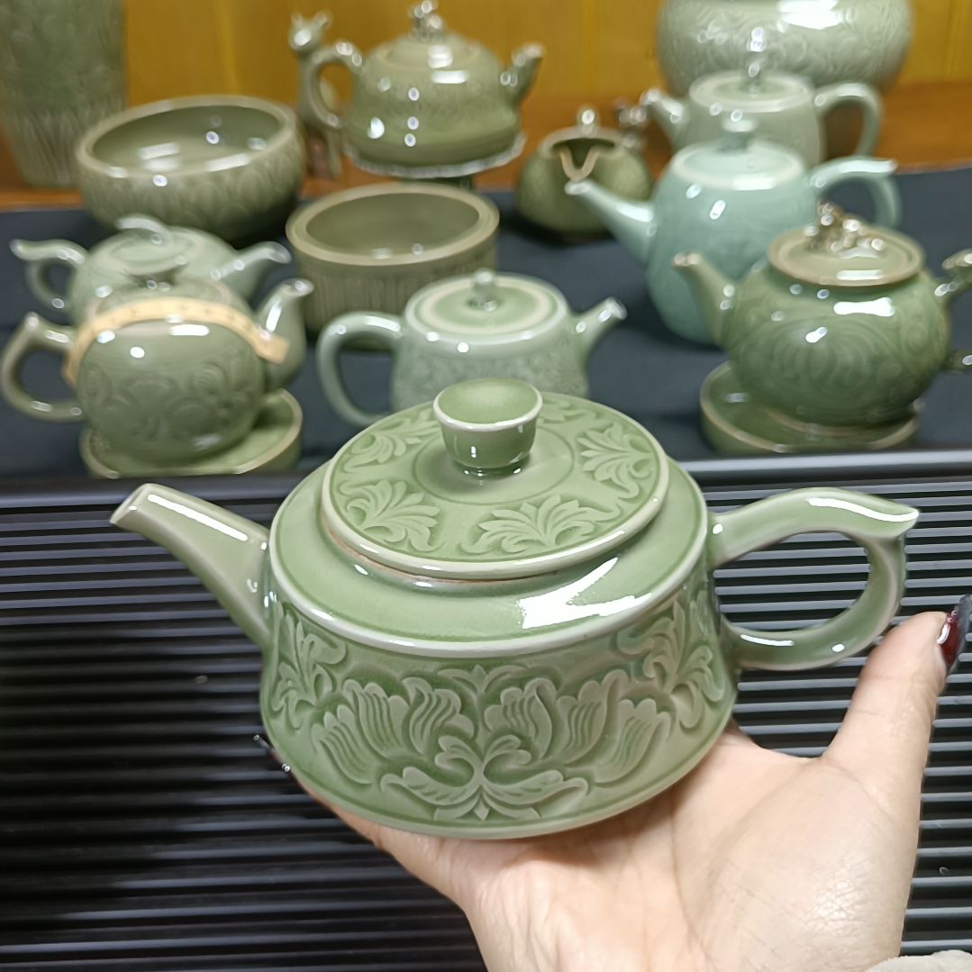 耀州窑青瓷牡丹汉阙壶