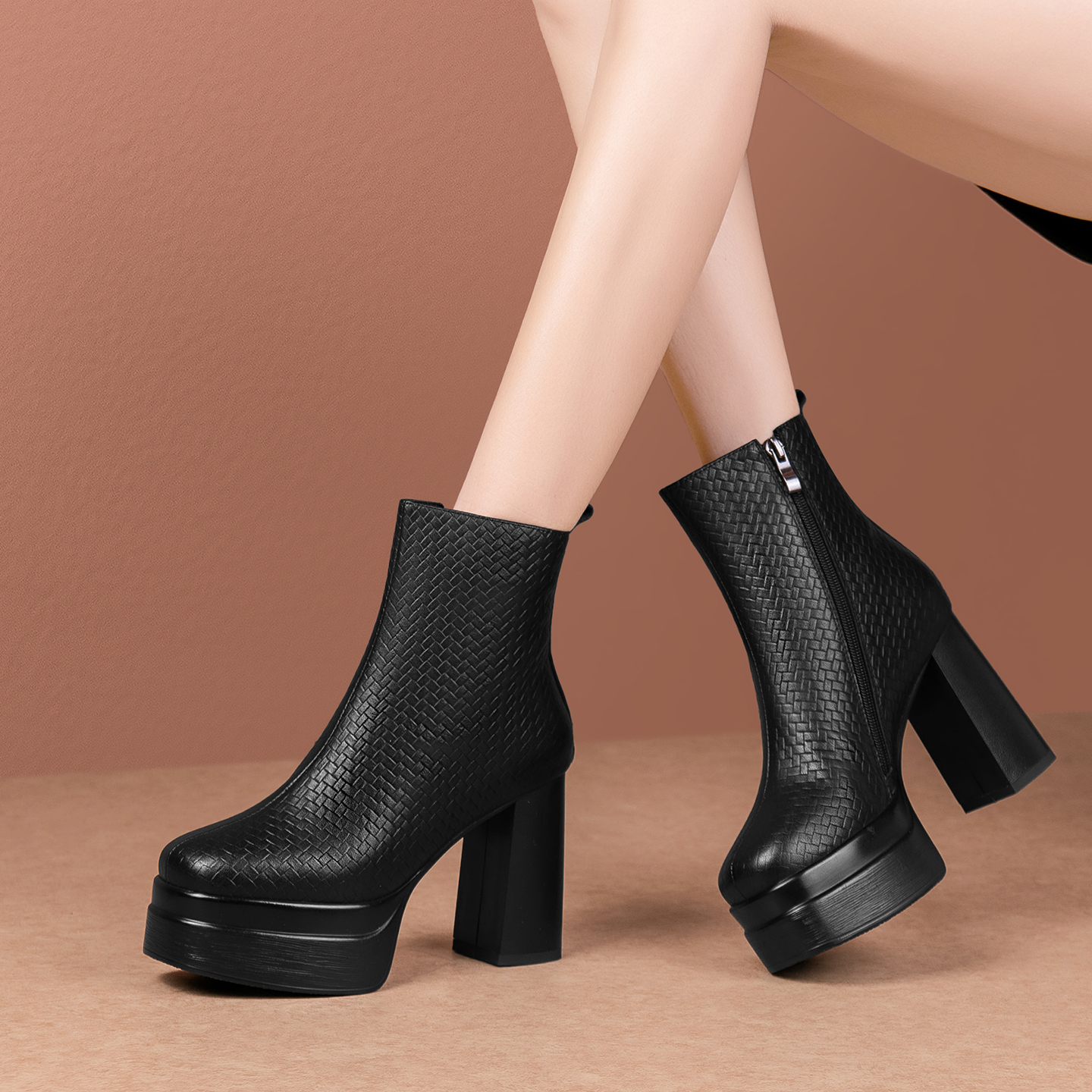 防水台厚底短靴女春秋单靴子百搭新款粗跟方头短筒踝靴高级感洋气