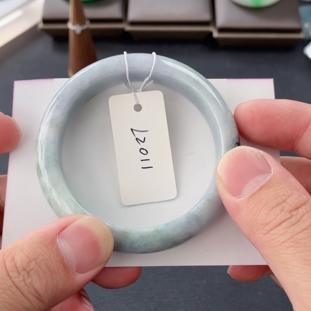 翡翠手镯未镶嵌55正圈 有问