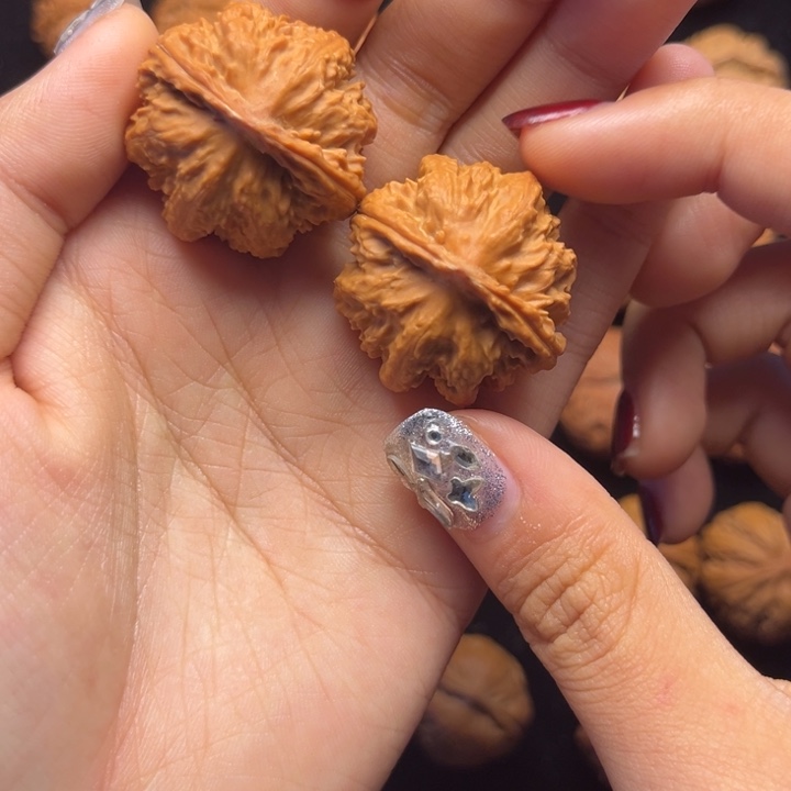文玩核桃吊坠莲花灯