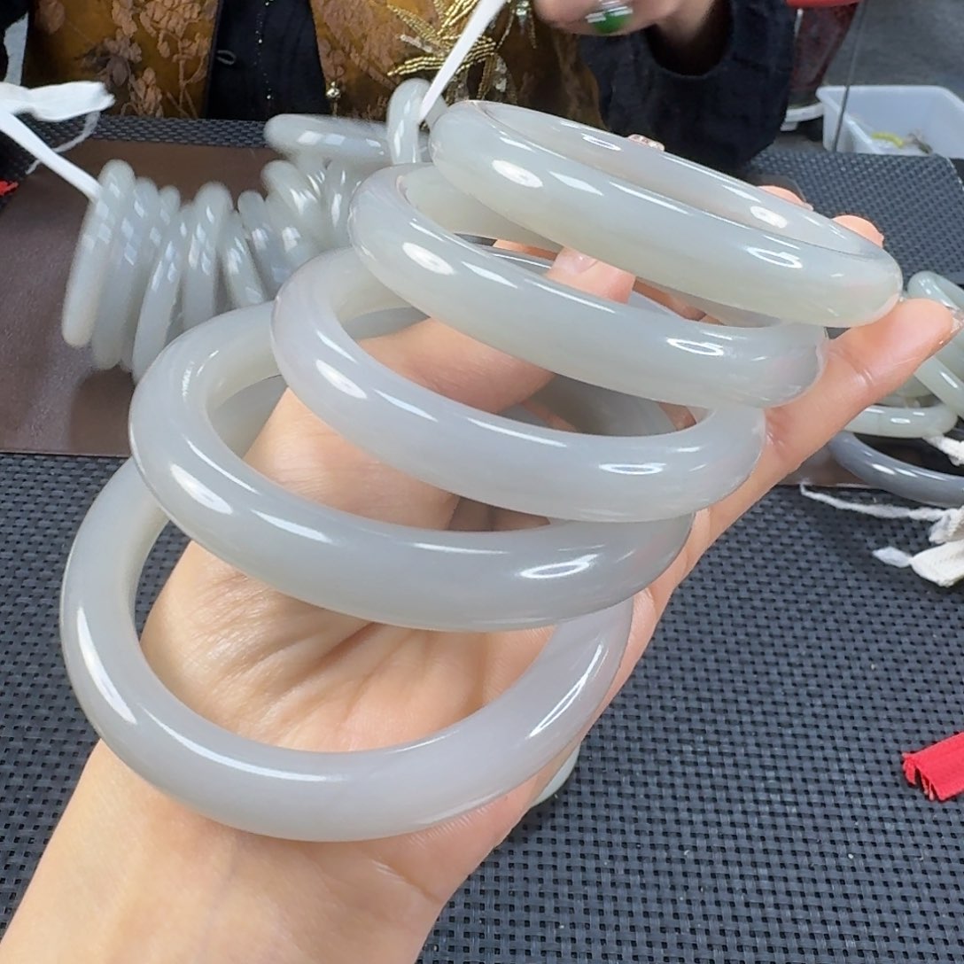 未镶嵌手镯和田玉付姐甄选精美多样性发货 拍一发一