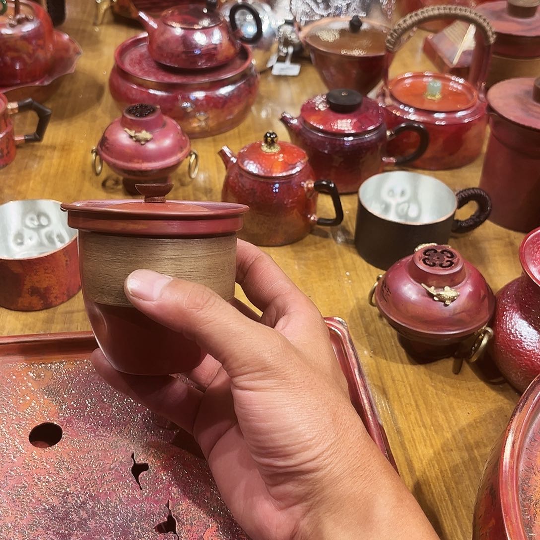 小手抓壶手工锻打工艺