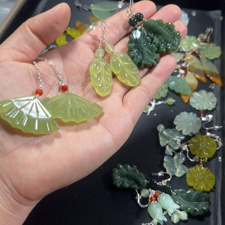 蛇纹石玉耳饰未镶嵌