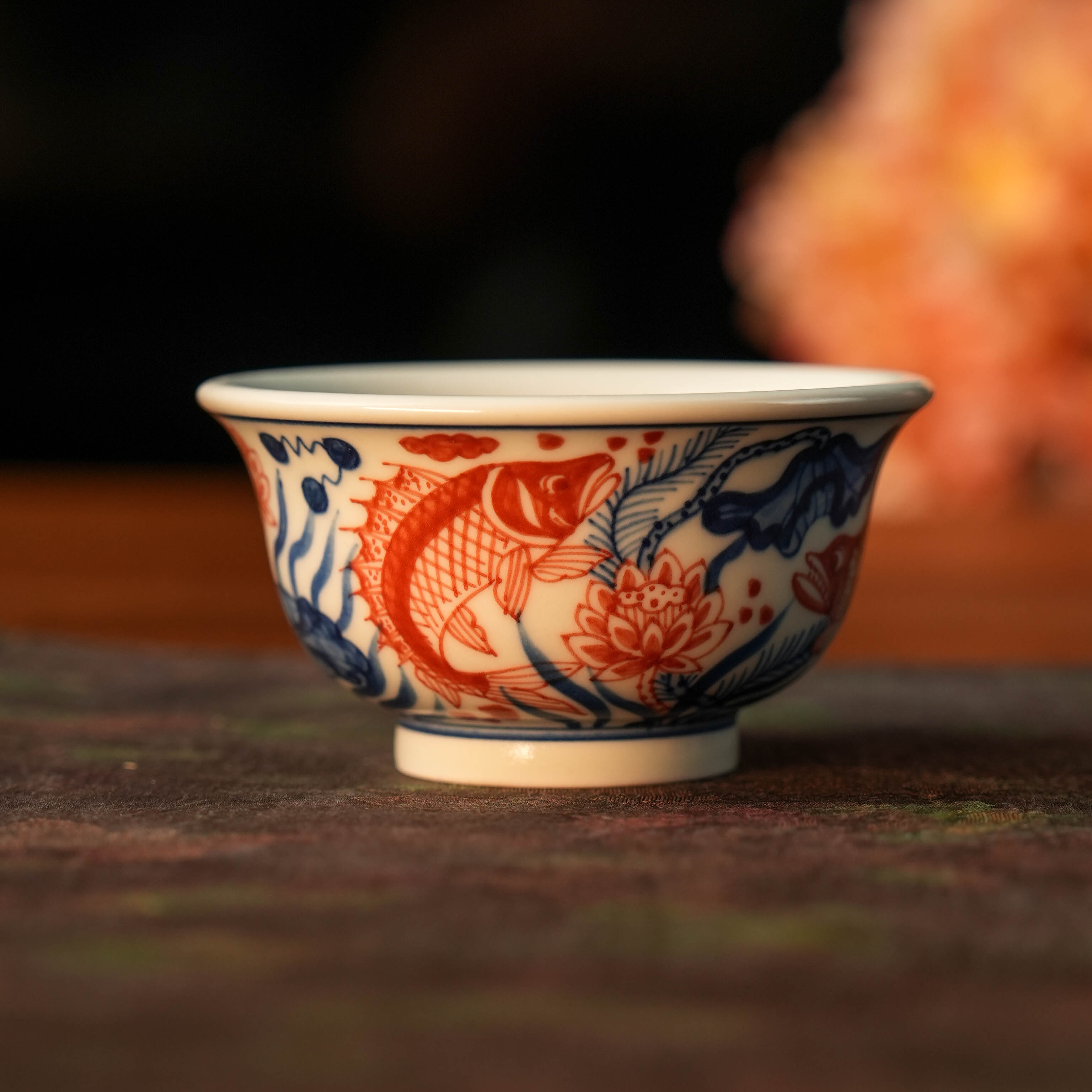 青花鱼藻压手杯（jd081）