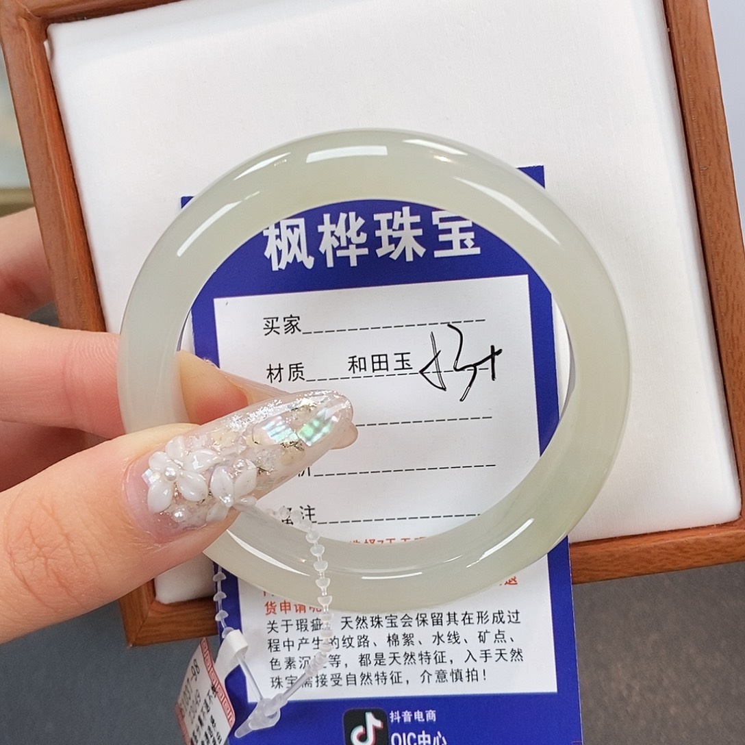 和田玉未镶嵌手镯