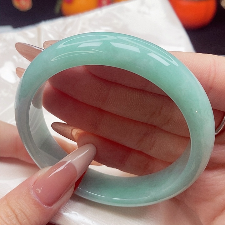 翡翠手镯未镶嵌57圈