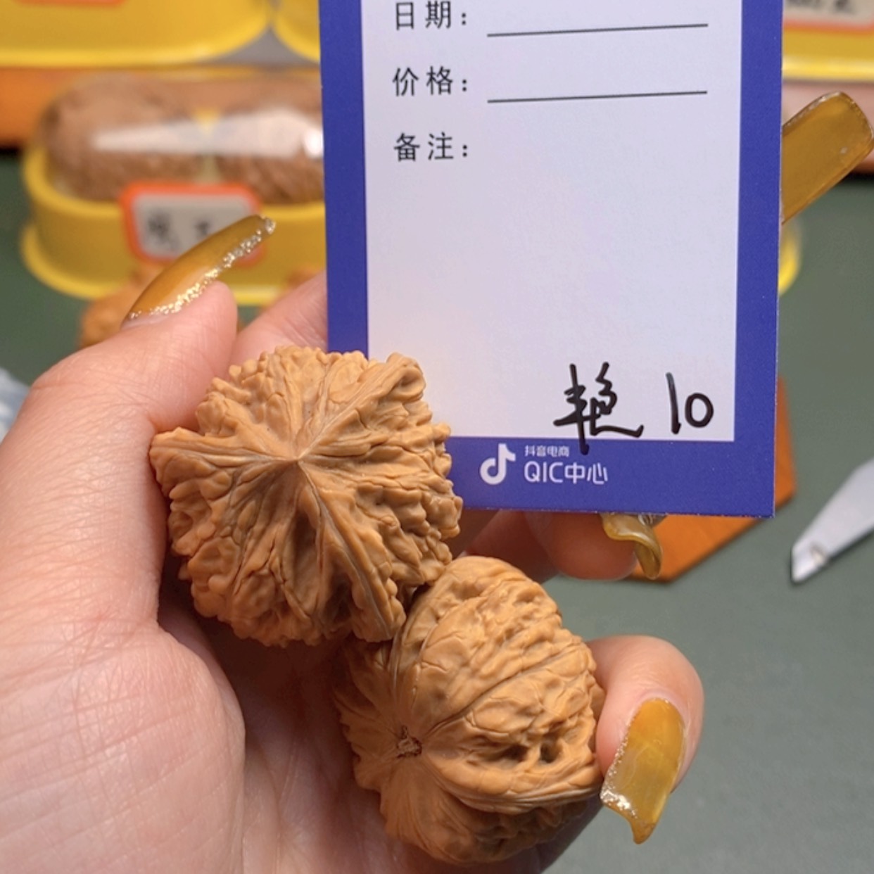 【闪购商品】文玩核桃把件在*上10 文玩