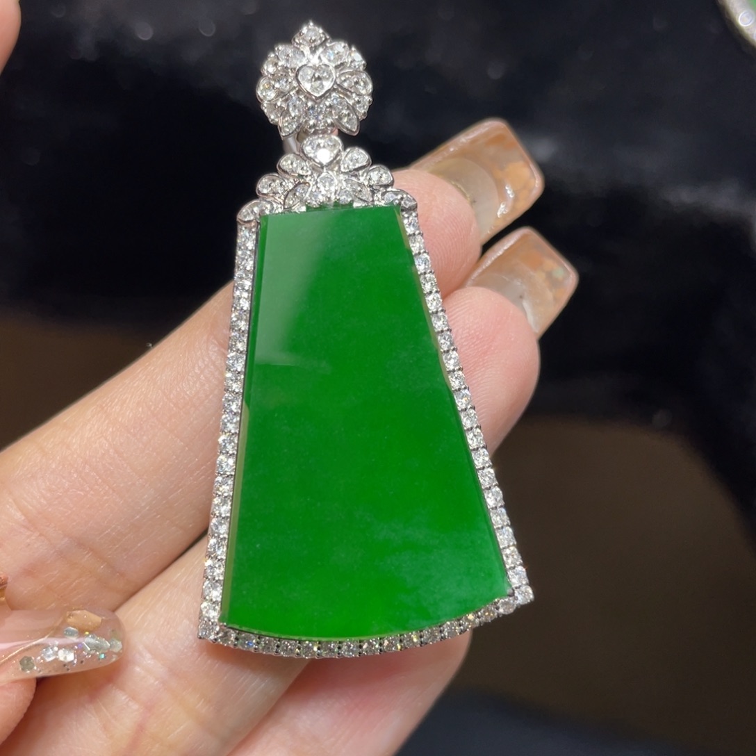 翡翠颈饰18K金镶嵌天然缅甸翡翠