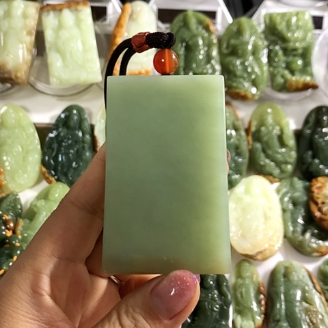 和田玉吊坠未镶嵌刀**神