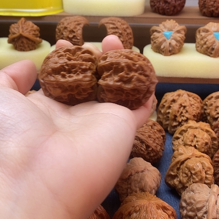 文玩核桃把件磐石文玩核桃打底