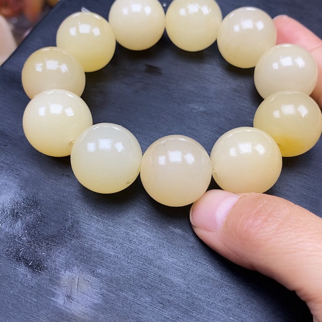 石英质玉（黄龙玉）颈饰未镶嵌