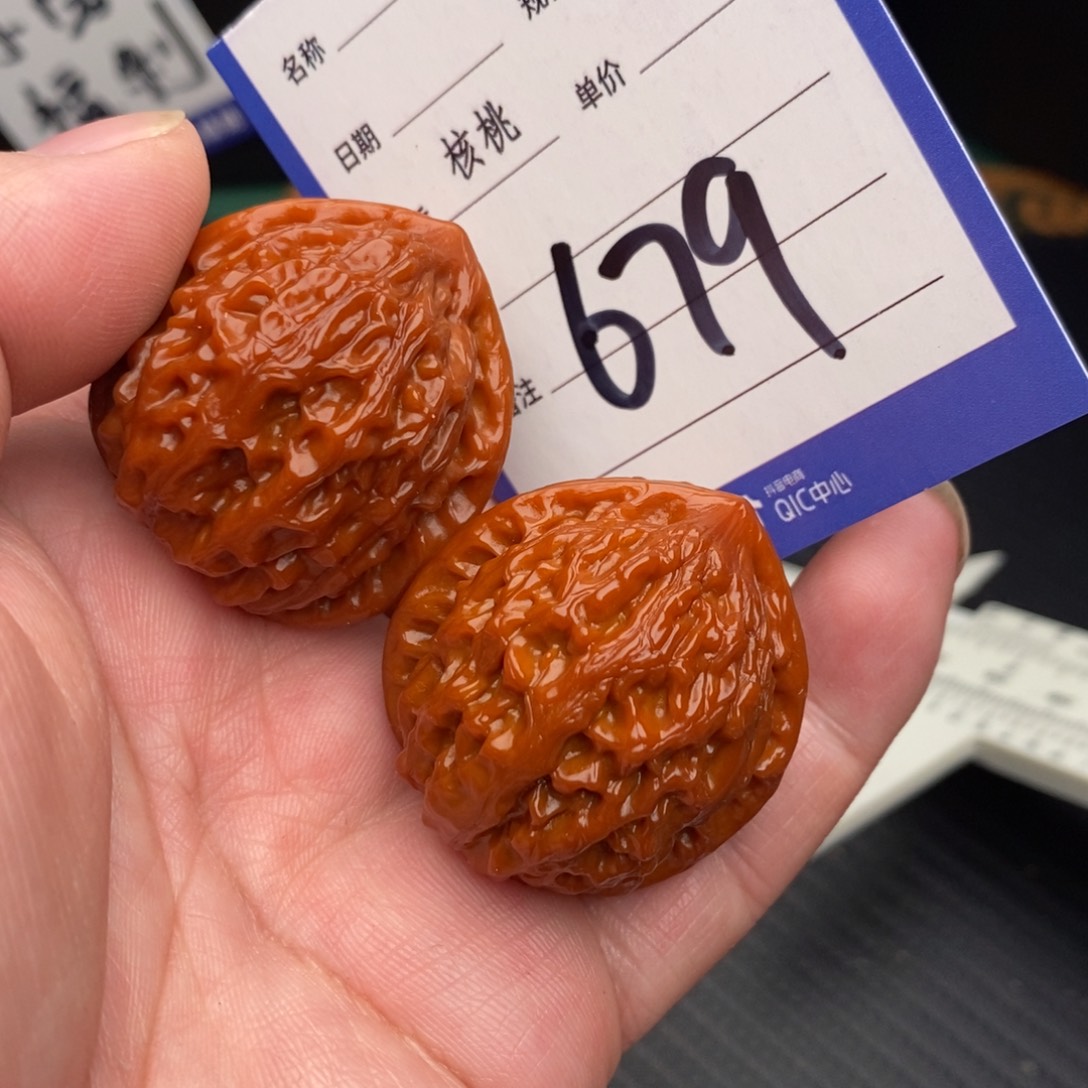 桃核把件金牛34mo