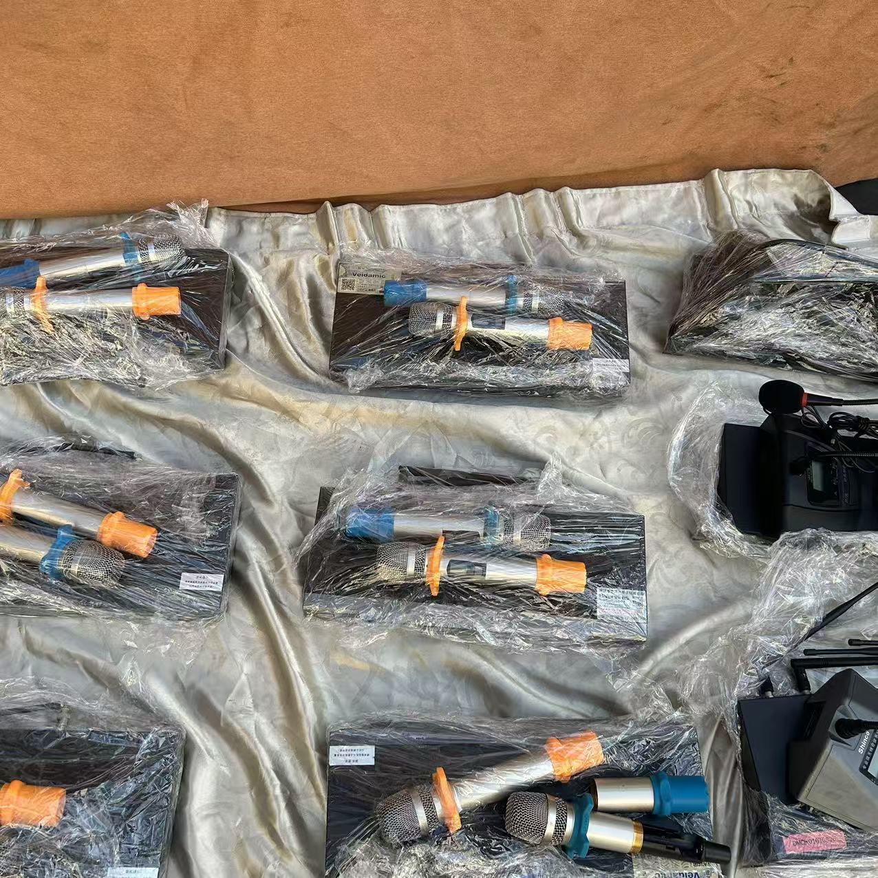 9新  音箱器材：无线话筒 九新 