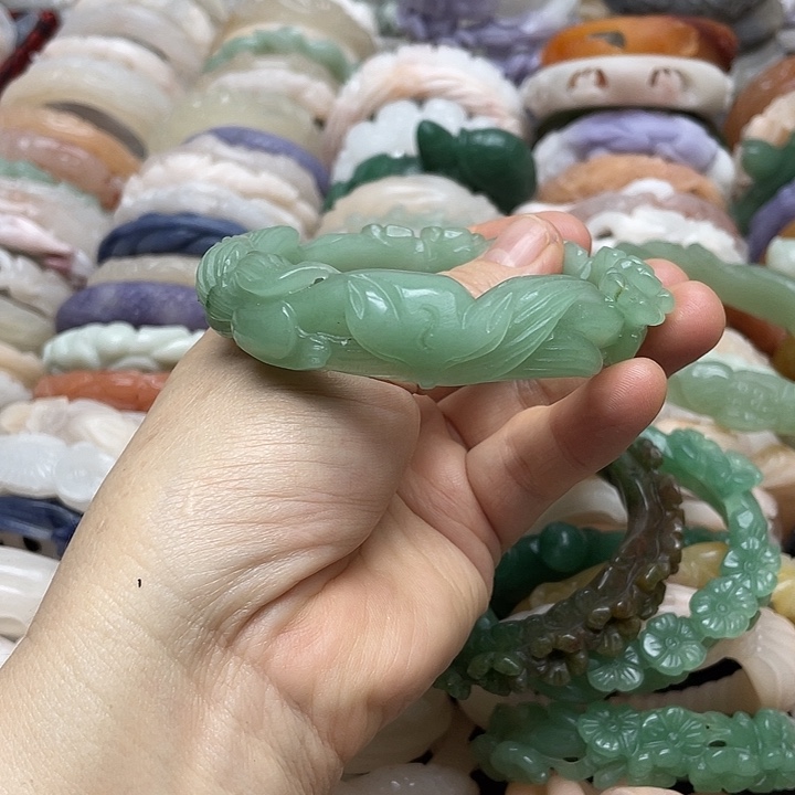 未镶嵌手镯石英岩玉