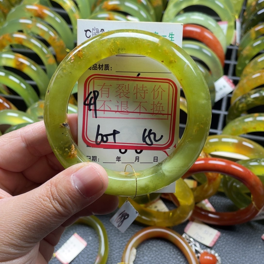 未镶嵌蛇纹石玉手镯有裂手镯特价不退不换