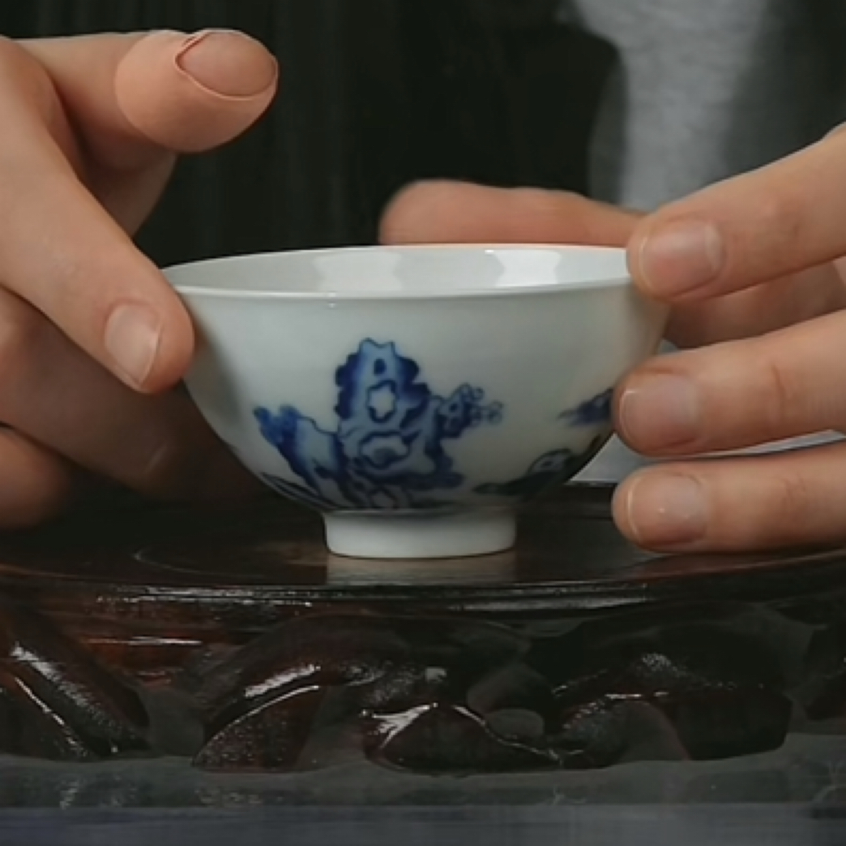 M青花婴戏图纹杯 