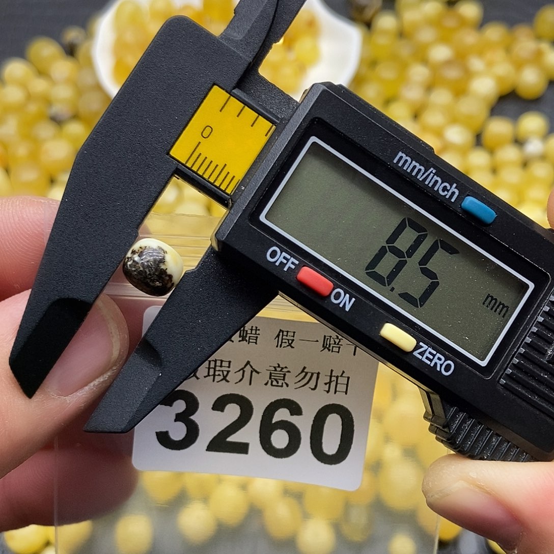 蜜蜡未镶嵌珠宝奇石3260