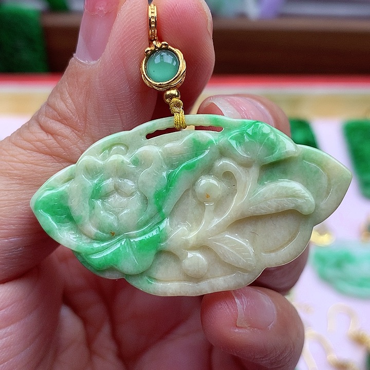 翡翠颈饰银S925镶嵌翡翠