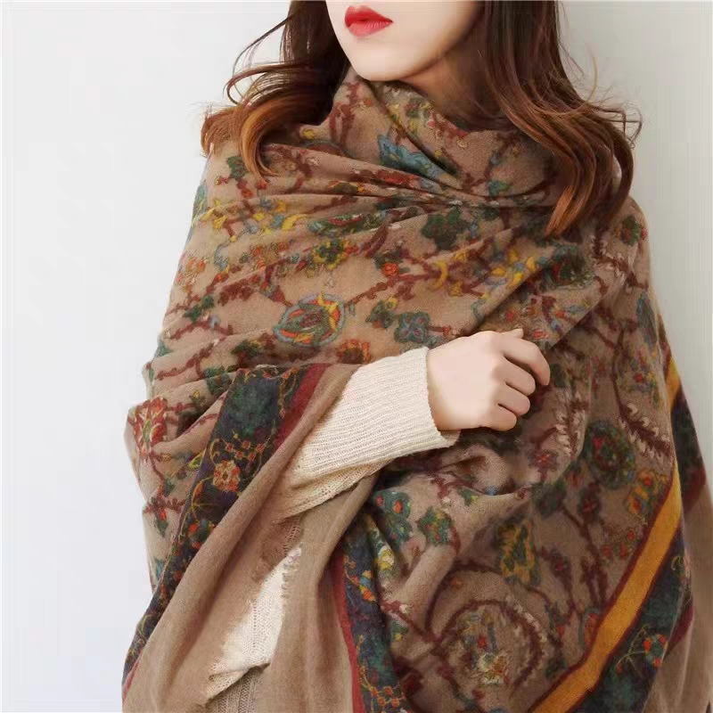 水煮羊毛超大披肩围巾两用民族风印花中年春秋长方形毛边花卉长款