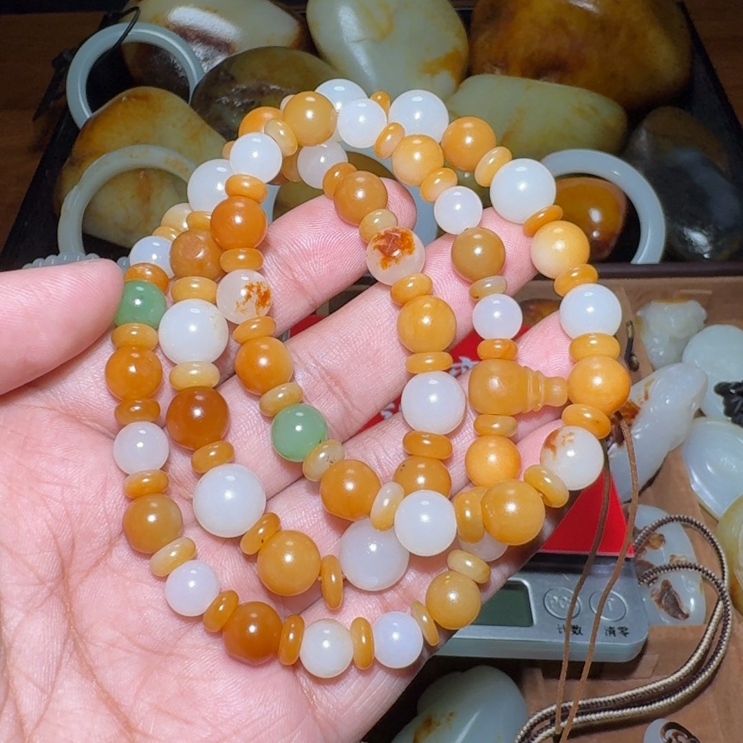 和田玉颈饰未镶嵌