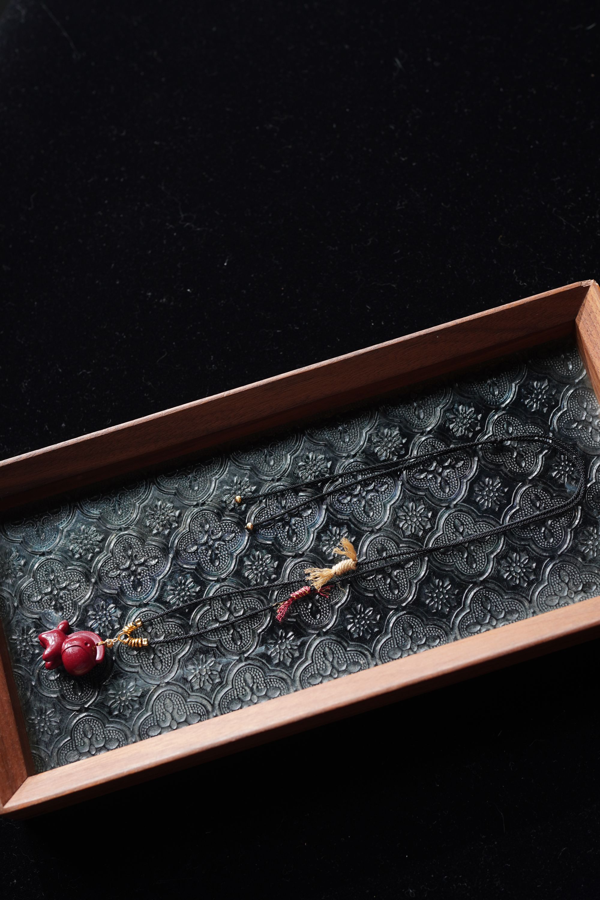 含辰砂工艺品马踏前程 天然朱砂雕刻小马20*25*14mm吊坠项链