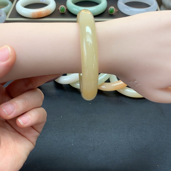 石英质玉手镯未镶嵌60.6