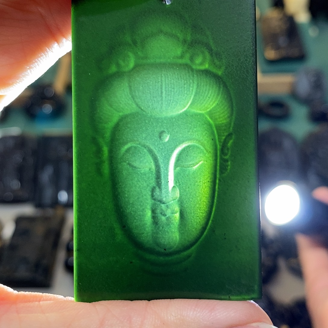 蛇纹石玉颈饰未镶嵌