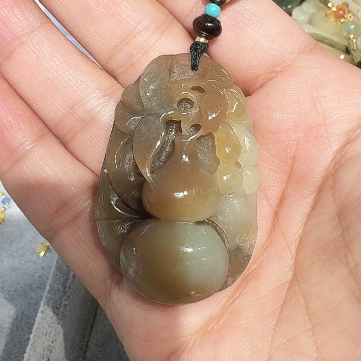 透闪石-蛇纹石玉未镶嵌颈饰吊坠