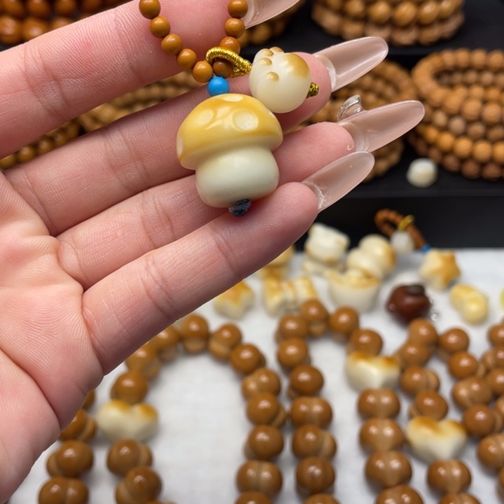 n***i吊坠猴头核桃蘑菇滴溜