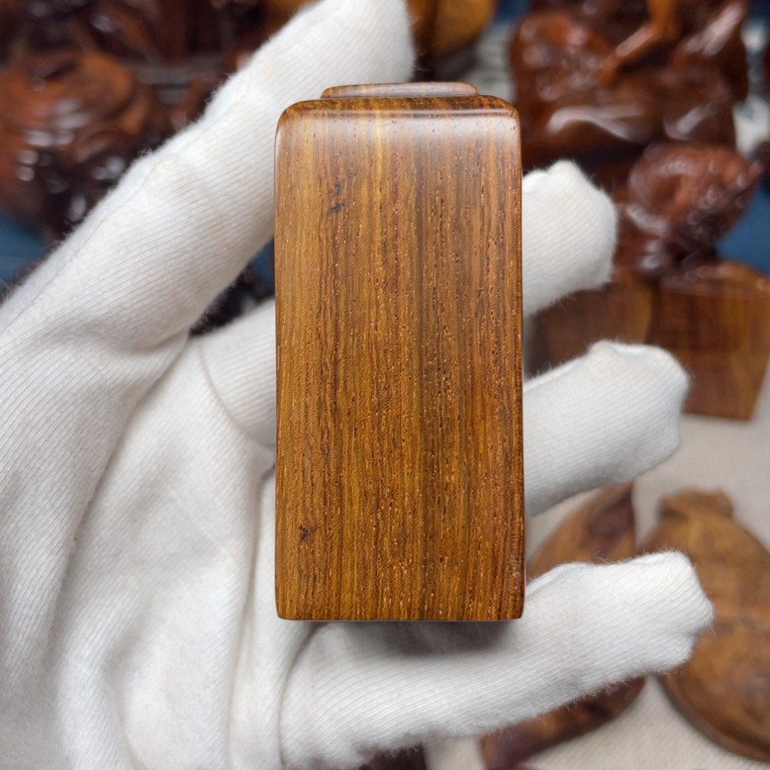 三***哥黄花梨/降香黄檀手把件