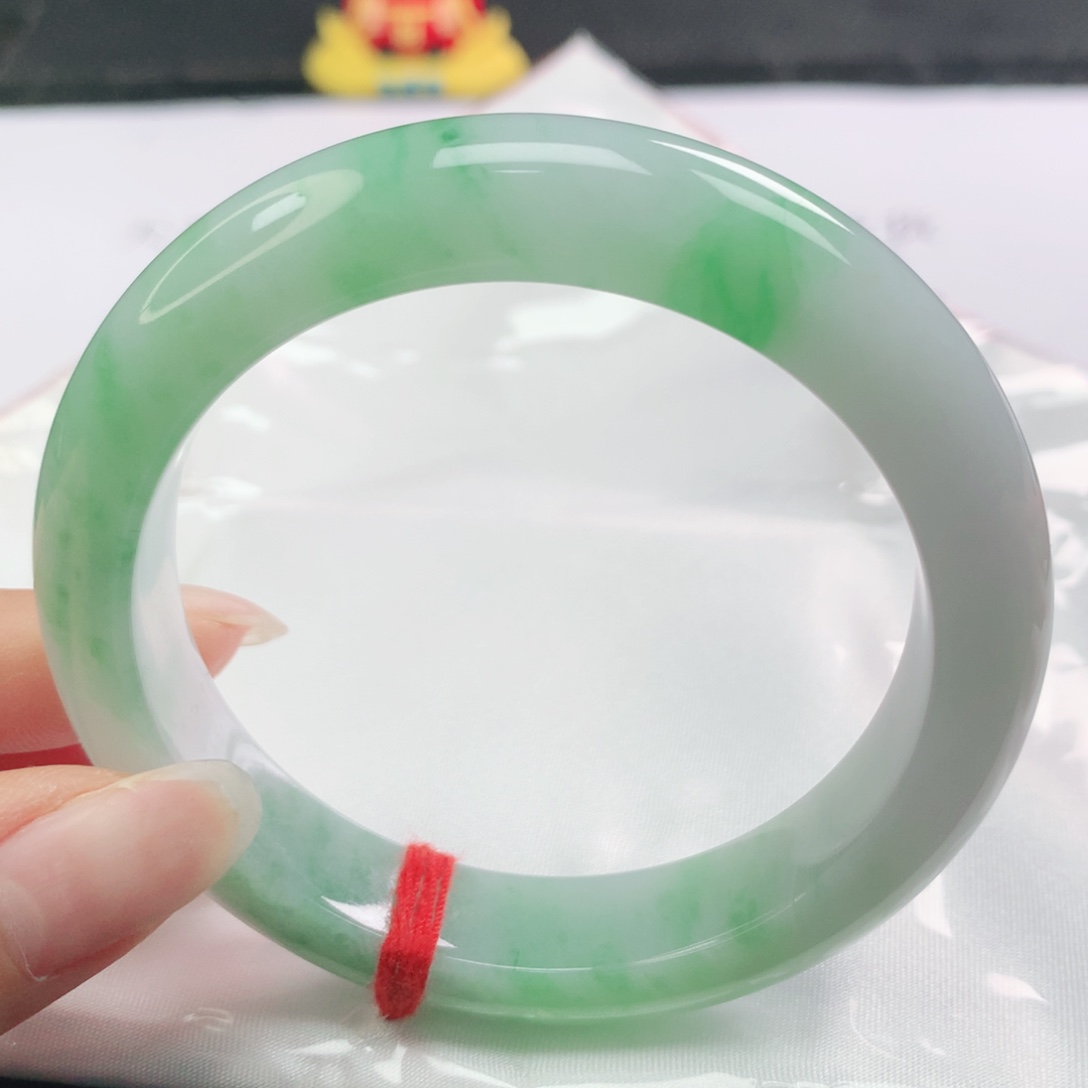 翡翠未镶嵌手镯翡翠56.0胶润细腻飘阳绿正圈