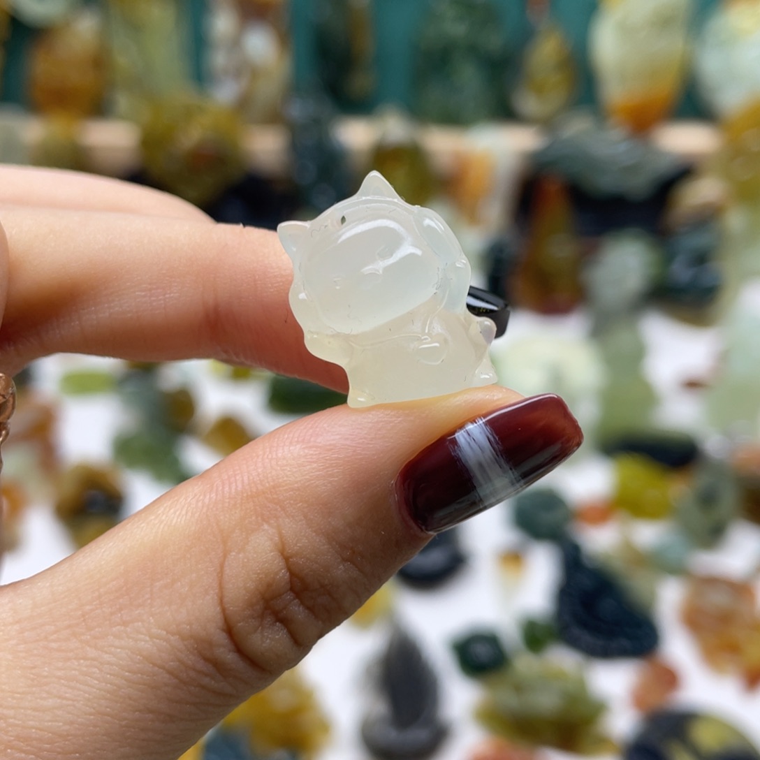 蛇纹石玉颈饰未镶嵌