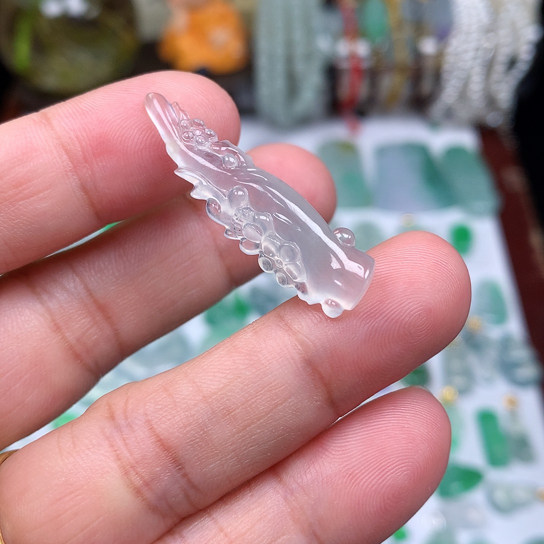 翡翠裸石缅甸天然A货翡翠冰种梅花枝